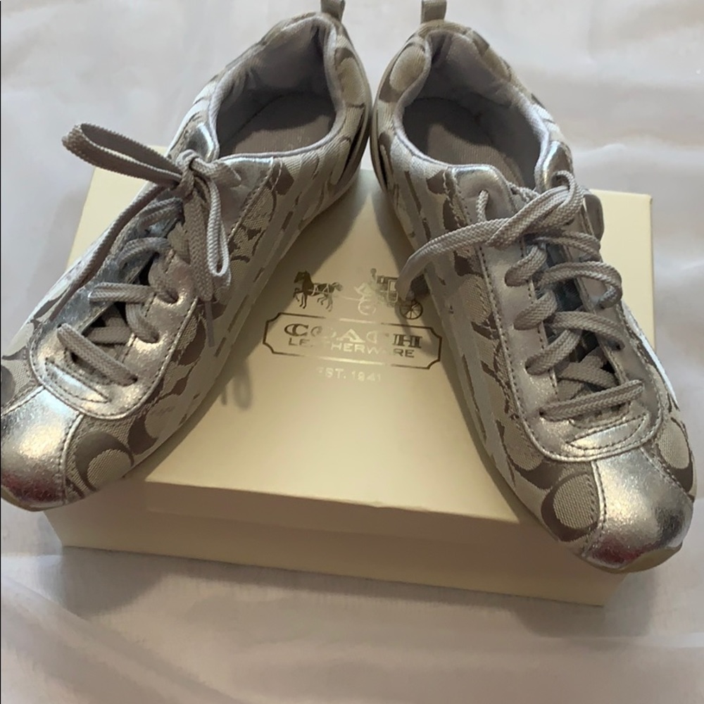 Brand new shoe never wear.